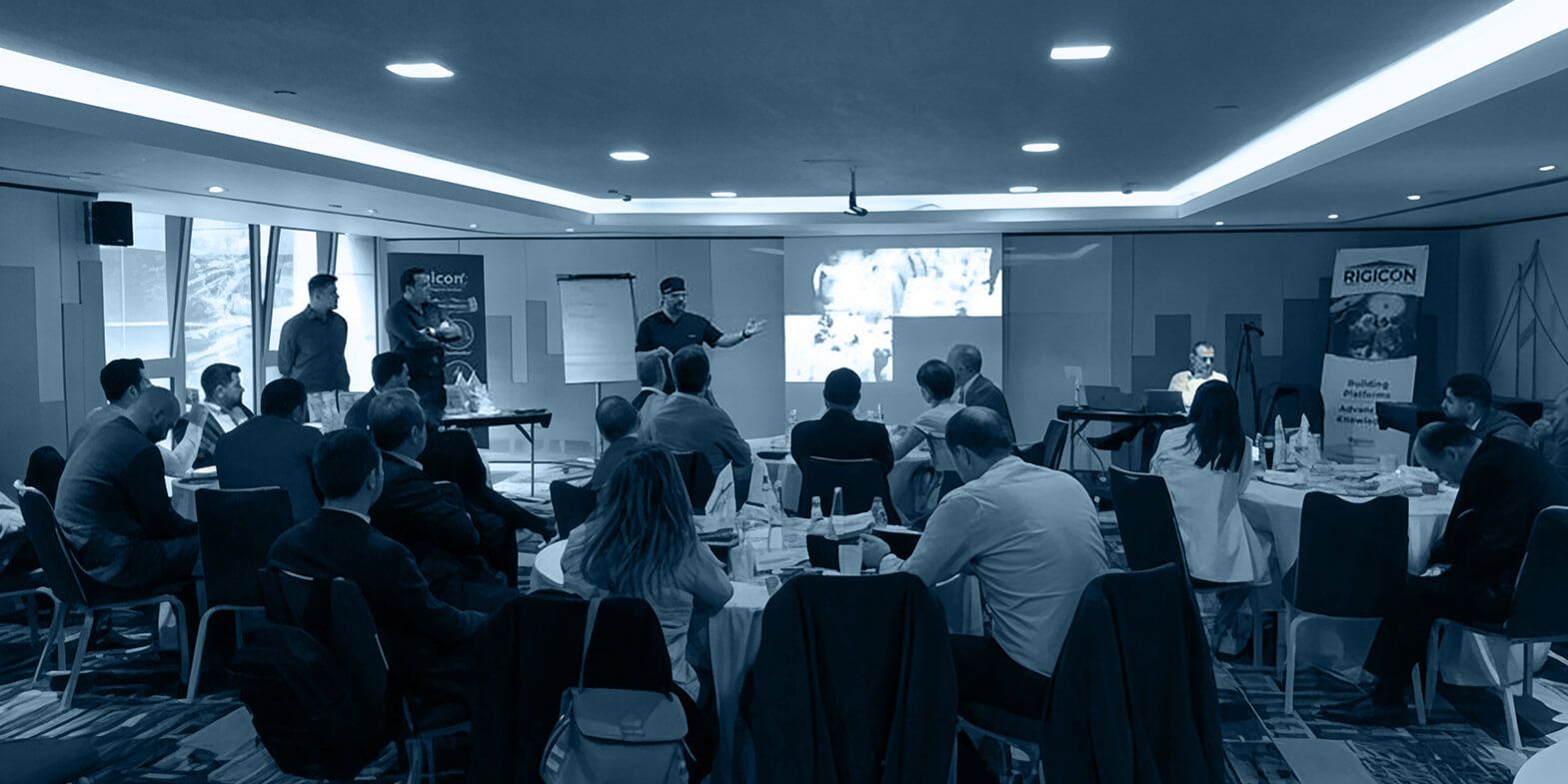 التقينا في أحد هذه الاجتماعات